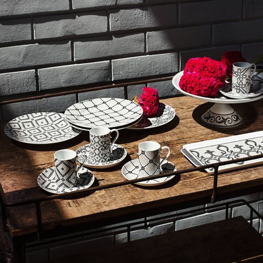 Set of 4 black and white porcelain dessert plates | Calçada Portuguesa