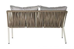 Conjunto de mesa e sofá de canto de jardim em aço bege e vime sintético