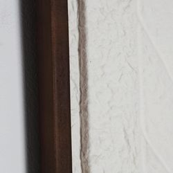 Πίνακας Nakal από χαρτί mache και ξύλο paulownia σε λευκό, 65 x 2 x 95 cm