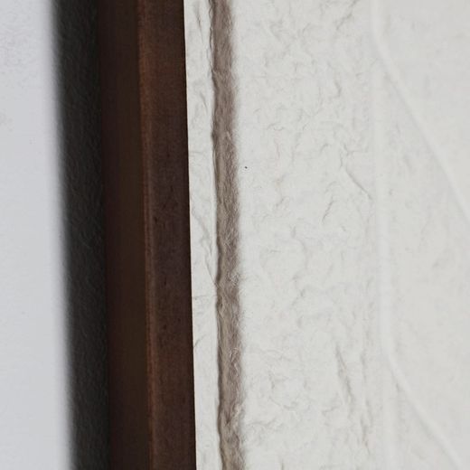 Πίνακας Nakal από χαρτί mache και ξύλο paulownia σε λευκό, 65 x 2 x 95 cm