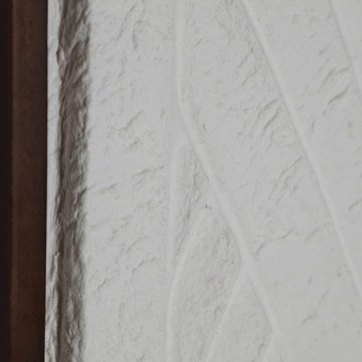 Πίνακας Nakal από χαρτί mache και ξύλο paulownia σε λευκό, 65 x 2 x 95 cm