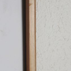 Parker maleri i papirmache og paulownia træ i hvid/natur, 65 x 2 x 95 cm