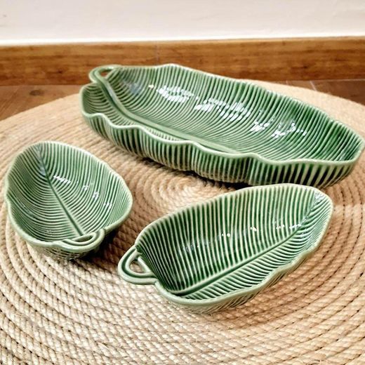 Green earthenware salad bowl M, 39.5 x 20 x 7.5 cm | banana leaves