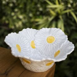 S Margarita salad bowl in white earthenware, 27 x 24 x 9 cm | Maria Flor