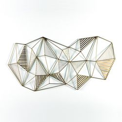 Sculpture en métal doré, 128x5x64 cm