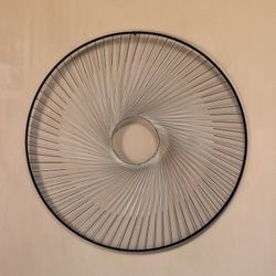 Black and gold metal sculpture, 100x2x100 cm