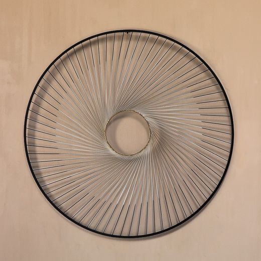 Black and gold metal sculpture, 100x2x100 cm