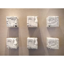 Skulptur Das Alte, das Neue und der Tod aus weißem Biskuitporzellan, 15,9 x 15,9 x 15,3 cm | Gurgeln