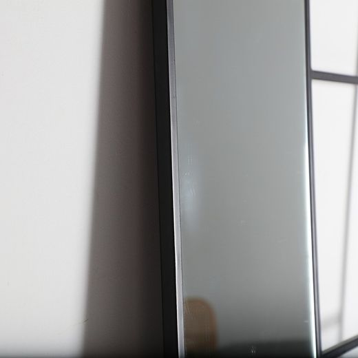 Żelazne lustro, 66x1x180 cm