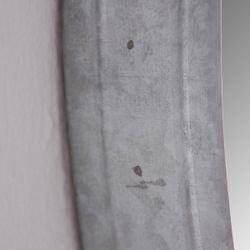 Espejo de metal en negro, 60 x 6 x 60 cm | Geokel