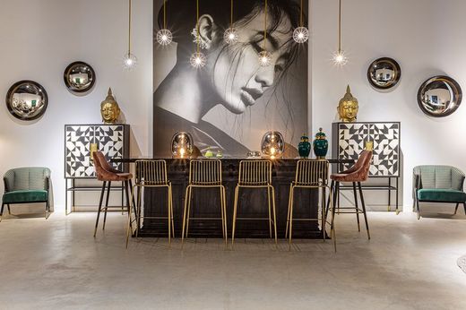 Resin Wandspiegel en Zwart/Gouden Spiegel, Ø54x8 cm.