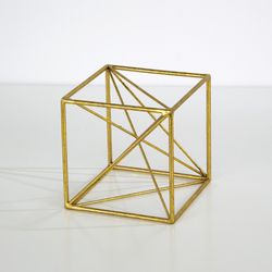 Gold metal figure, 15x15x15 cm