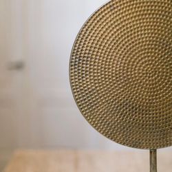 Gold/white aluminum decorative figure, 36 x 10 x 46 cm | Calypso