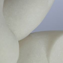 Figura decorativa  de poliresina en blanco y negro, 25 x 16 x 38 cm | Pulse