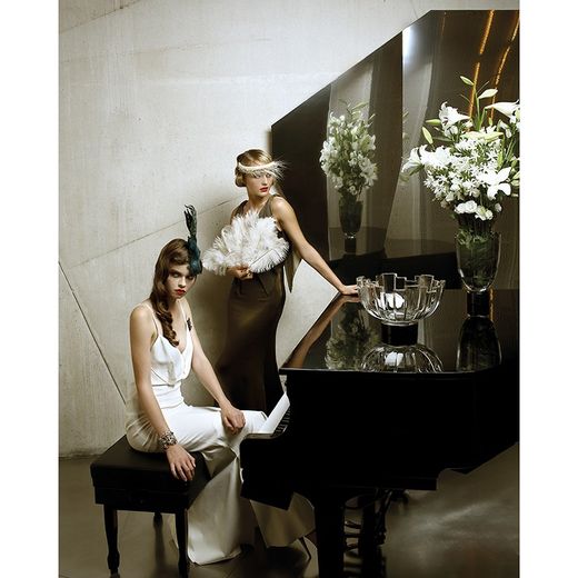 Transparent and black glass vase, Ø 21.5 x 33.3 cm | odeon