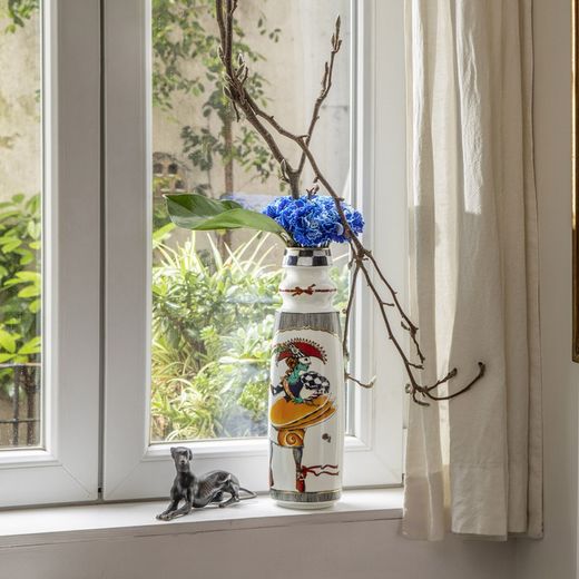 Dekorative Player-Porzellanvase in Mehrfarben, 11,9 x 11,9 x 40 cm | Mariinsky