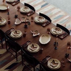 Fuente de loza en beige y multicolor, 40,3 x 30 x 4,8 cm | Cloudy Butterflies