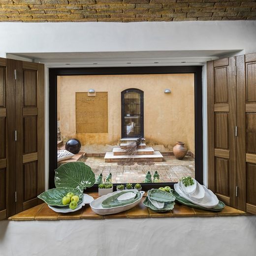 Faience platter in green, 43.2 x 38.6 x 7 cm | Leaves