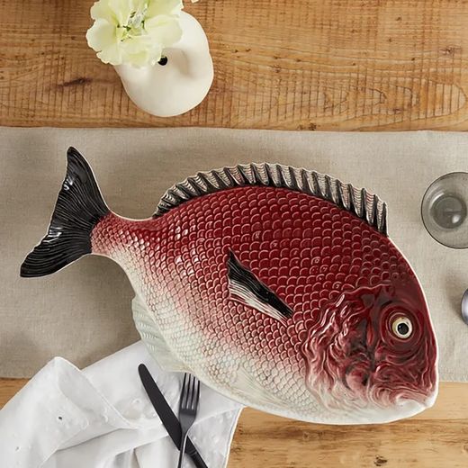 L-Platte aus granatrotem und weißem Steingut, 51 x 29 x 5 cm | Fisch