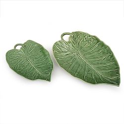 Faience L platter in green, 41.5 x 28 x 7.5 cm | sunflower leaves