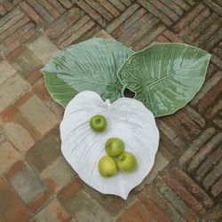 Faience L platter in green, 41.5 x 28 x 7.5 cm | sunflower leaves