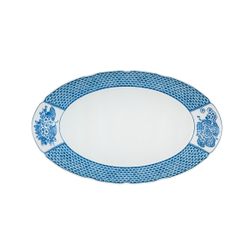 Large oval porcelain serving dish in white and blue, 41.4 x 24.8 x 4.2 cm | Coralina Blue