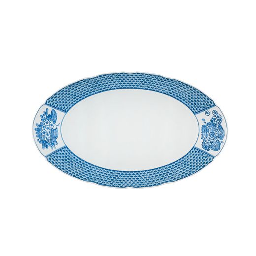 Large oval porcelain serving dish in white and blue, 41.4 x 24.8 x 4.2 cm | Coralina Blue