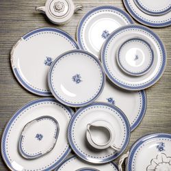 Medium oval porcelain platter in white and blue, 35 x 27.3 x 3.5 cm | Cozinha Velha