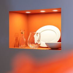 Medium oval porcelain platter in white and gold, 36 x 28 x 3 cm | 200 Years