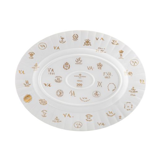 Medium oval porcelain platter in white and gold, 36 x 28 x 3 cm | 200 Years