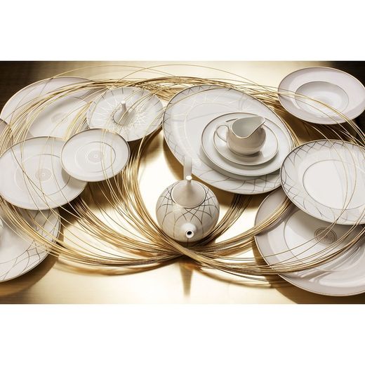 Small oval porcelain platter in white, beige and gold, 34.7 x 26.5 x 2.8 cm | Terrace