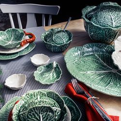 Oval L green earthenware platter, 43 x 32 x 3 cm | Cabbage