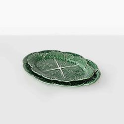 S oval earthenware platter in green, 37.5 x 26 x 3.5 cm | Cabbage