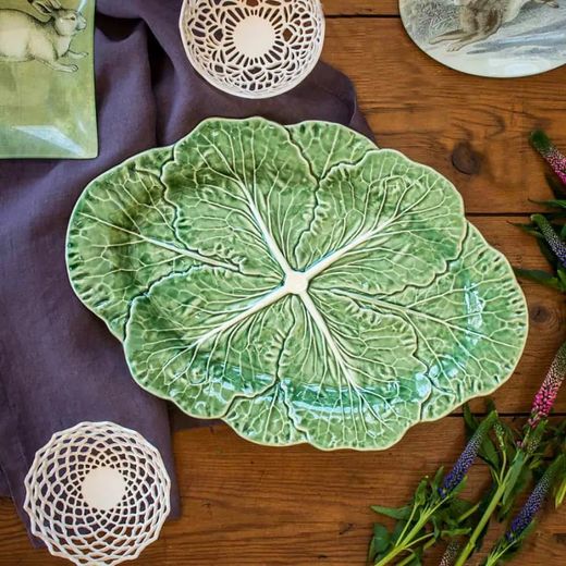 S oval earthenware platter in green, 37.5 x 26 x 3.5 cm | Cabbage
