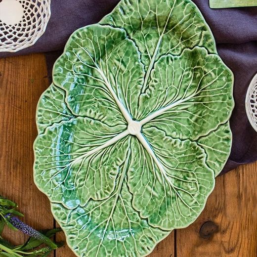 S oval earthenware platter in green, 37.5 x 26 x 3.5 cm | Cabbage