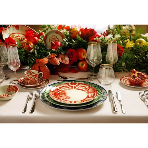 Small porcelain platter in antique red and white, 27.2 x 17.6 x 5.2 cm | The Meaning