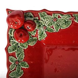 Rektangulärt fajansfat i rött och flerfärgat, 50 x 38 x 8,5 cm | Julkrans