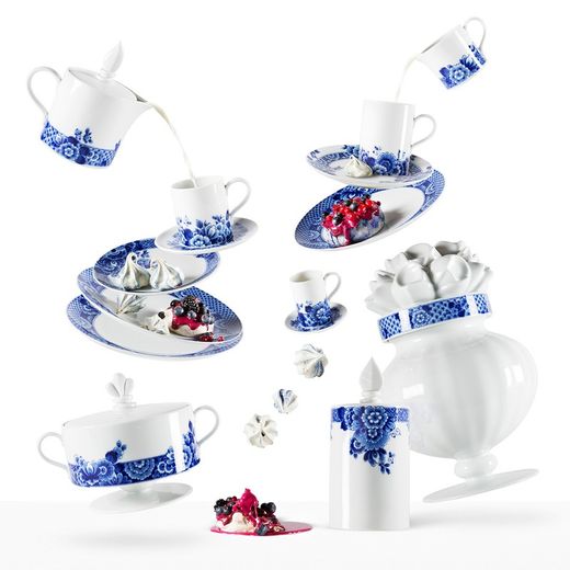 Round porcelain platter in blue and white, 39.6 x 39.6 x 3.8 cm | Blue Ming