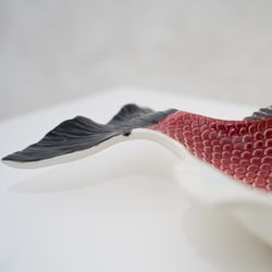 S dish made of earthenware in maroon and white, 27 x 14 x 3 cm | Fish