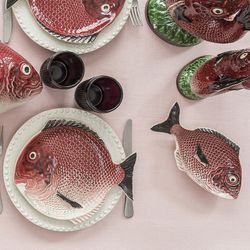 S dish made of earthenware in maroon and white, 27 x 14 x 3 cm | Fish