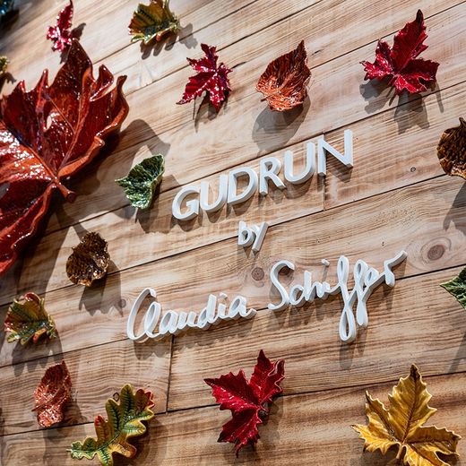 Small birch leaf made of earthenware in chestnut colour, 17 x 14.5 x 5.5 cm | Gudrum