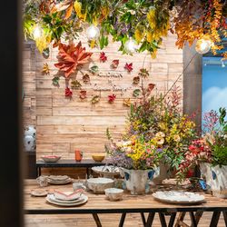 XL banana leaf earthenware in brown, 72 x 70.2 x 12.3 cm | Gudrum