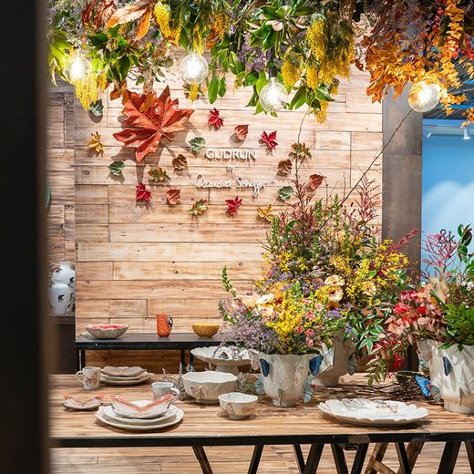 XL banana leaf earthenware in brown, 72 x 70.2 x 12.3 cm | Gudrum