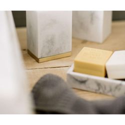 Wit en goud marmeren badkamer set