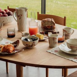 Dzbanek fajansowy w kolorze beżowym i wielokolorowym, 19,7 x 12,4 x 24,9 cm | Pochmurne motyle