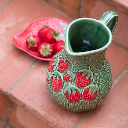 Earthenware jug in green and red, 18.5 x 15 x 22 cm | Strawberries