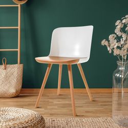 JAUNTI-Stuhl aus natürlichem Buchenholz und weißem Polycarbonat, 55 x 46,5 x 77,5 cm