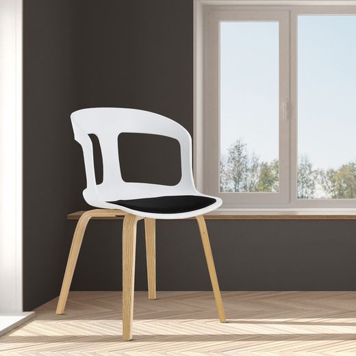 JORITZ-Chair made of natural ash wood and white polycarbonate. Includes black cushion, 46 x 53 x 81 cm