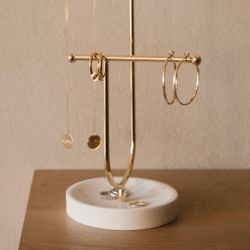Joyero de metal y poliresina en dorado y blanco, 20 x 12 x 30 cm | Golden dream