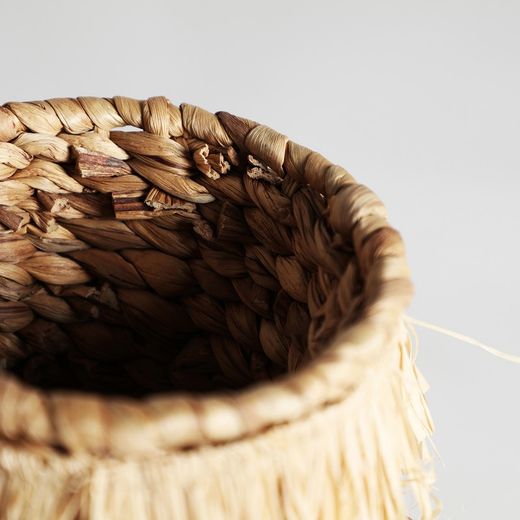 Set of 2 decorative baskets made of natural fibre and raffia in natural, 36 x 36 x 33 cm | Kasses